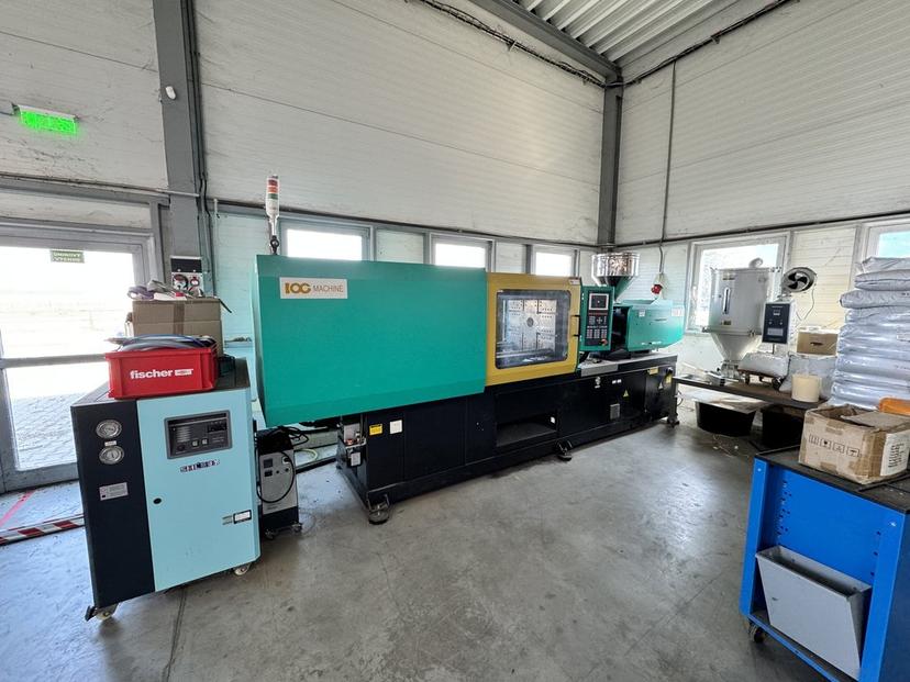 LOG 160 ton injection molding machine (2016 )